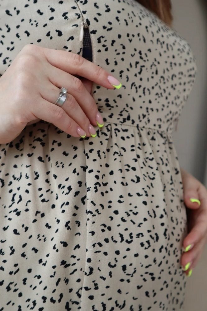 Платье для беременных и кормящих 4291734 бежевое