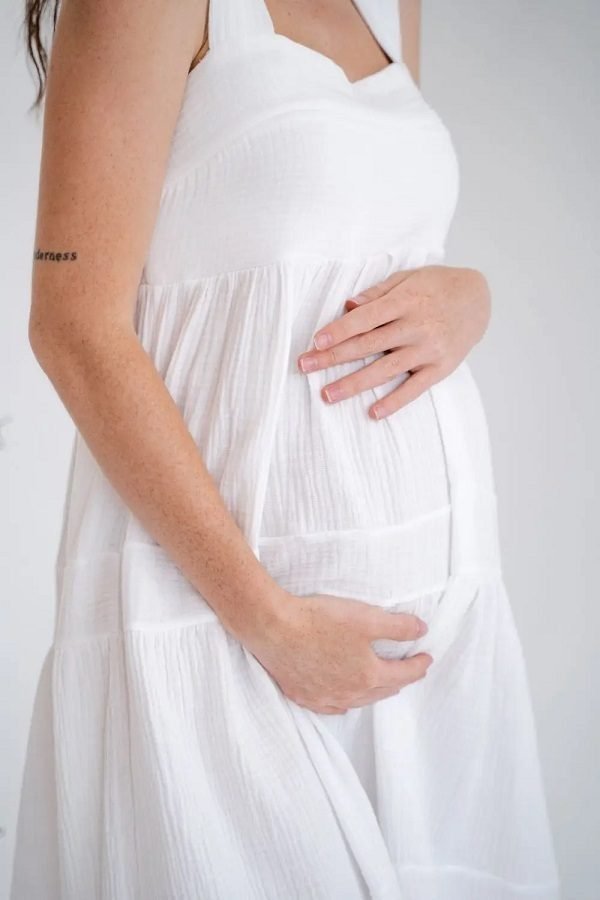 Муслиновый сарафан для беременных 4323746 белый