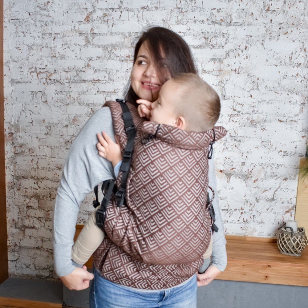 Эрго рюкзак Adapt шоколадный Geometry (0-48 мес) для новорожденных
